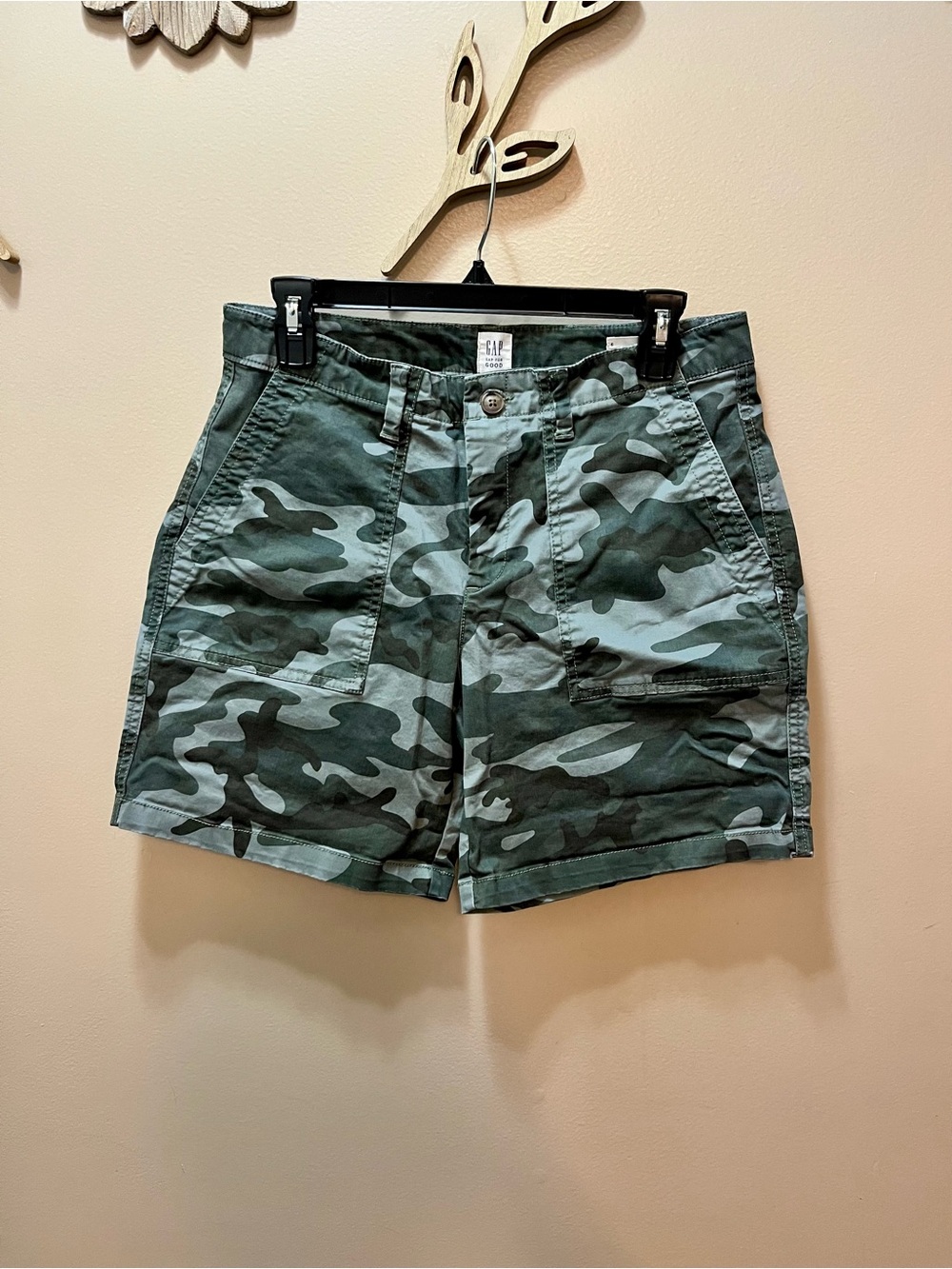 Gap Women’s Girlfriend Khaki Camouflage Shorts Size 6